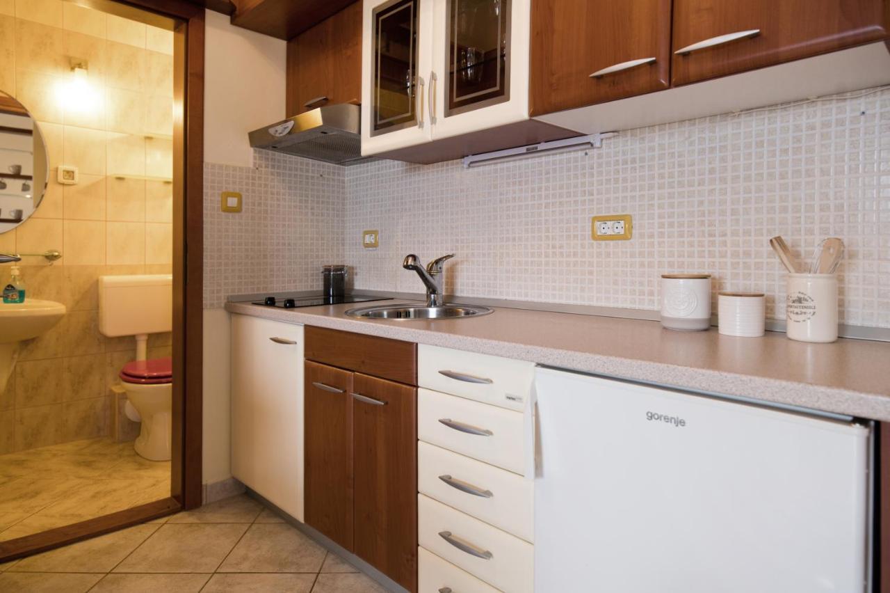 Apartman Mediterraneo Supetar Extérieur photo