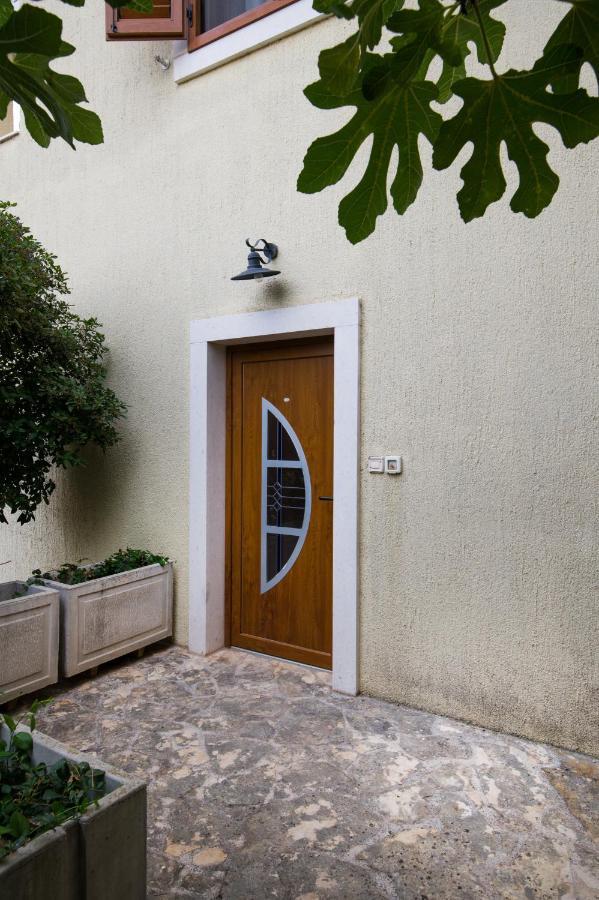 Apartman Mediterraneo Supetar Extérieur photo
